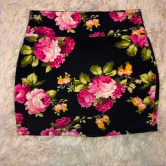 Floral skirt size small - Picture 1 of 1